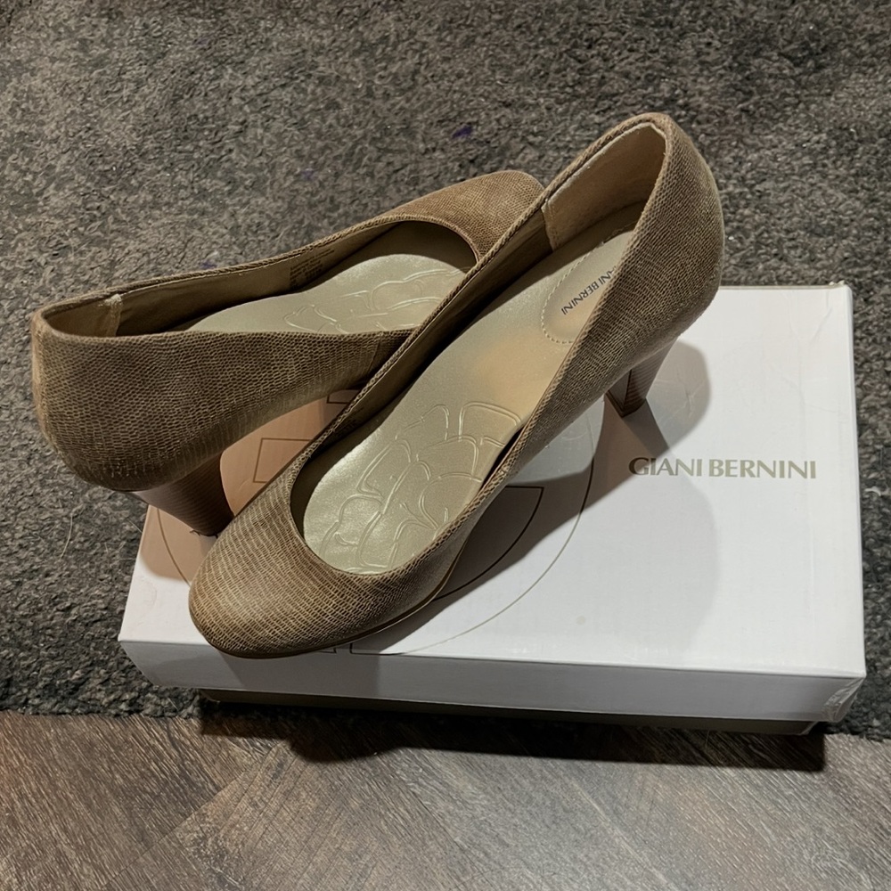 Giani Bernini Tan Heels Sophisticated Design